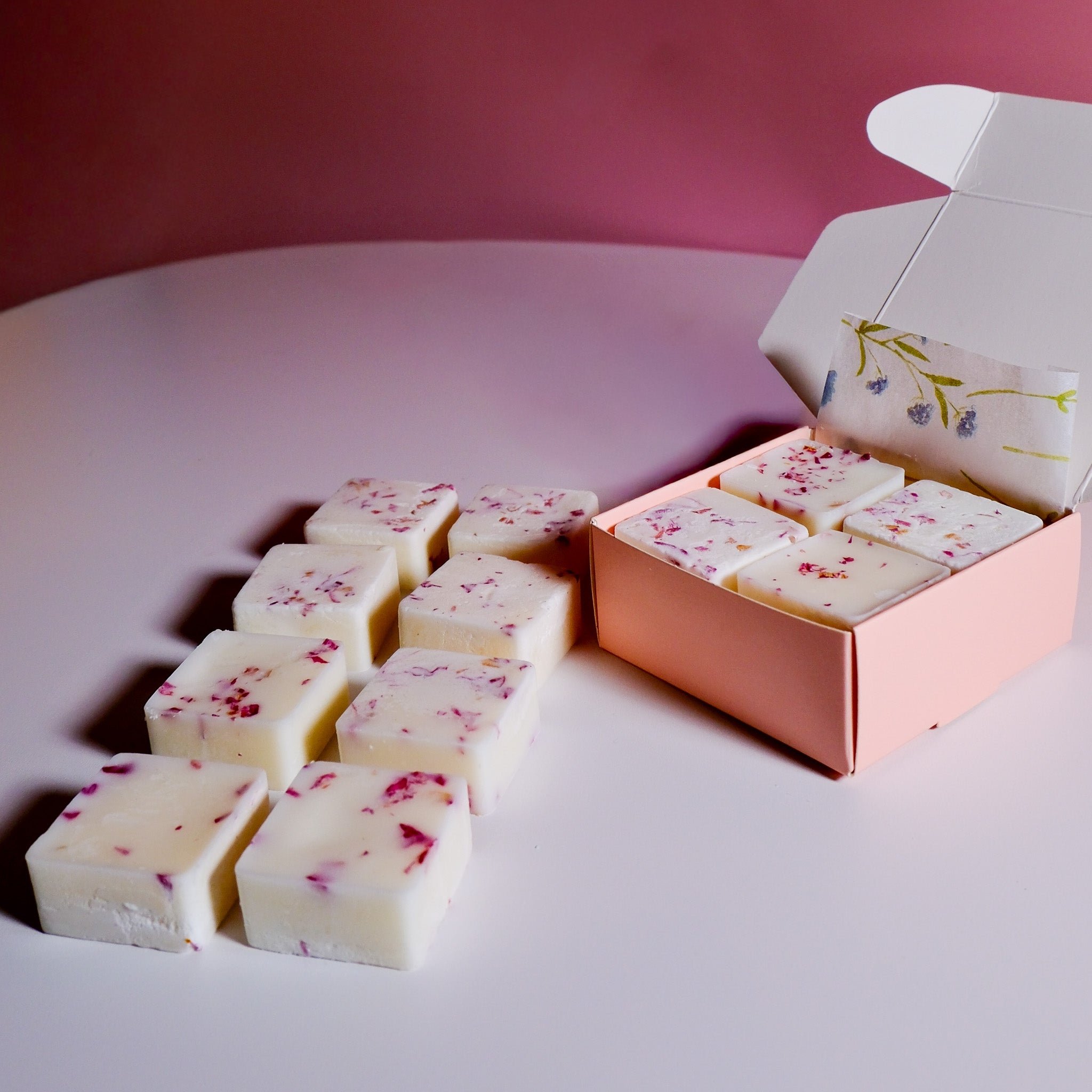 8 Piece Floral Fields Plant Wax Melts - Soy & Coconut Blend - Wildfound Wax melts - 8 Piece Floral Fields Plant Wax Melts - Soy & Coconut Blend