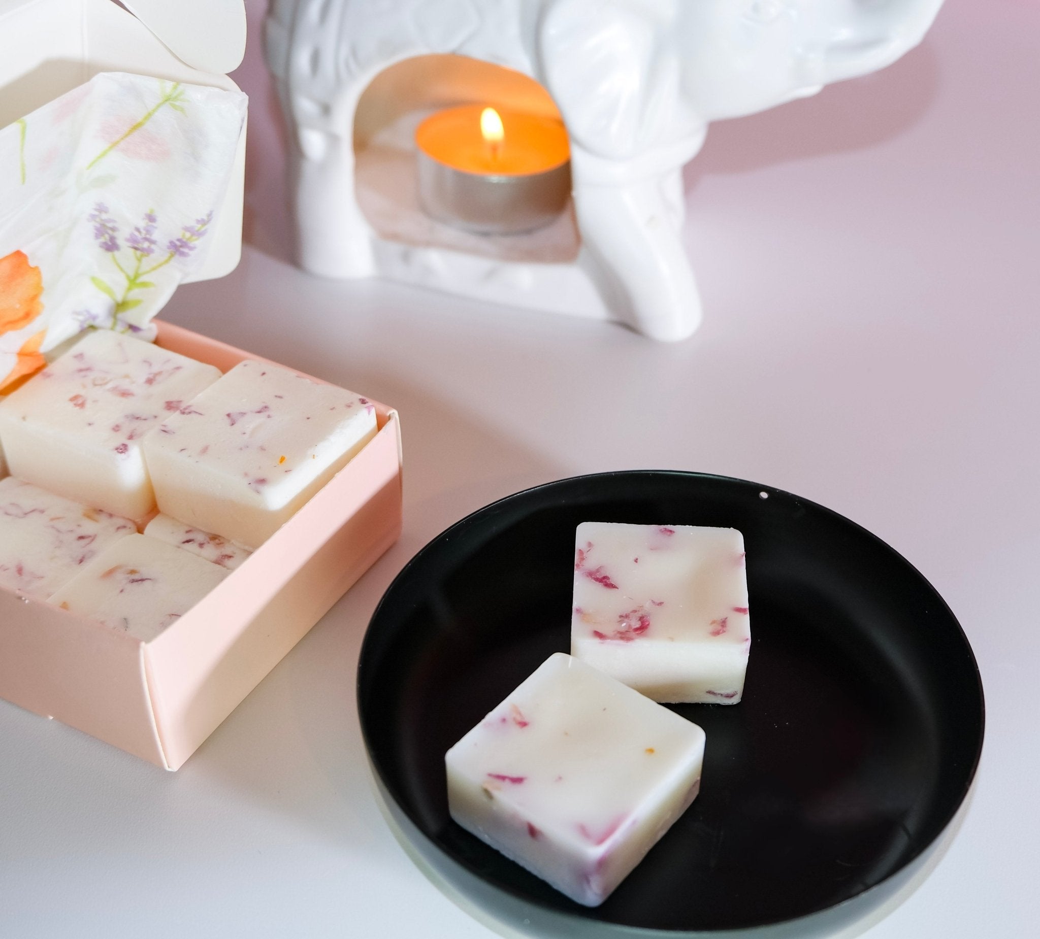 8 Piece Floral Fields Plant Wax Melts - Soy & Coconut Blend - Wildfound Wax melts - 8 Piece Floral Fields Plant Wax Melts - Soy & Coconut Blend