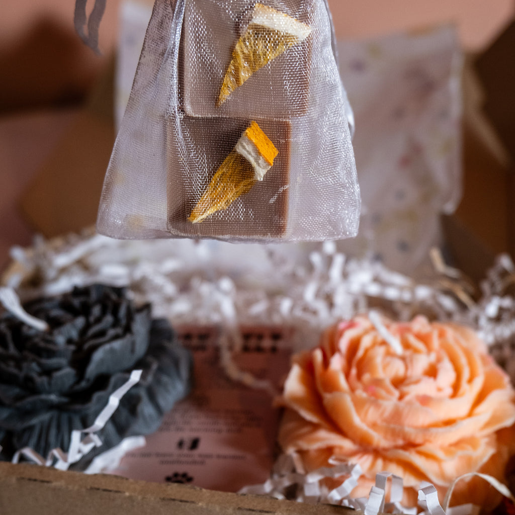 Multicoloured Peony Plant Wax Candle Gift Set - Wildfound Sculpted candle - Multicoloured Peony Plant Wax Candle Gift Set