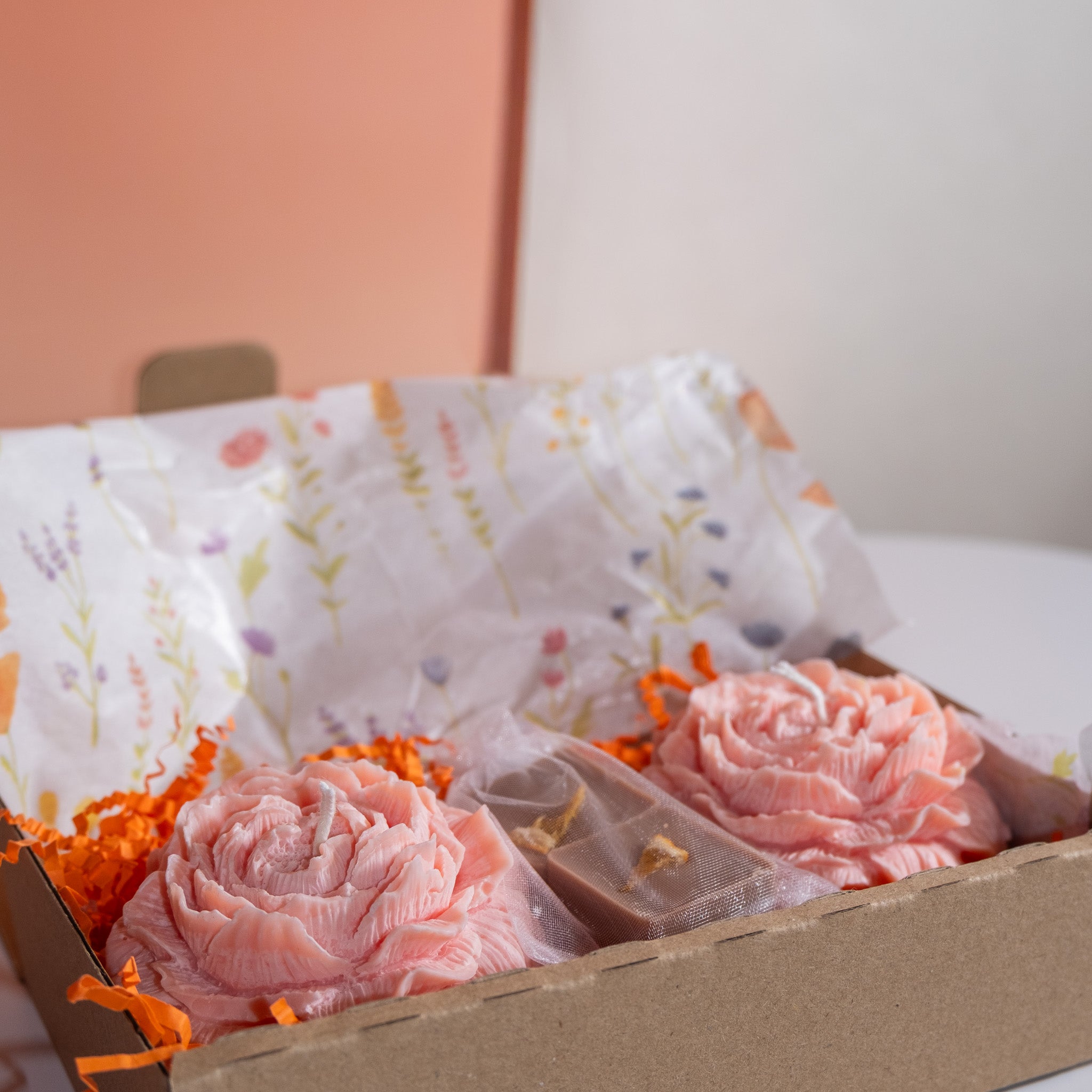 Multicoloured Peony Plant Wax Candle Gift Set - Wildfound Sculpted candle - Multicoloured Peony Plant Wax Candle Gift Set